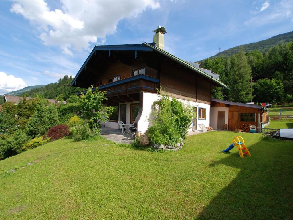 Chalet in Neukirchen near Ski Lifts - 1