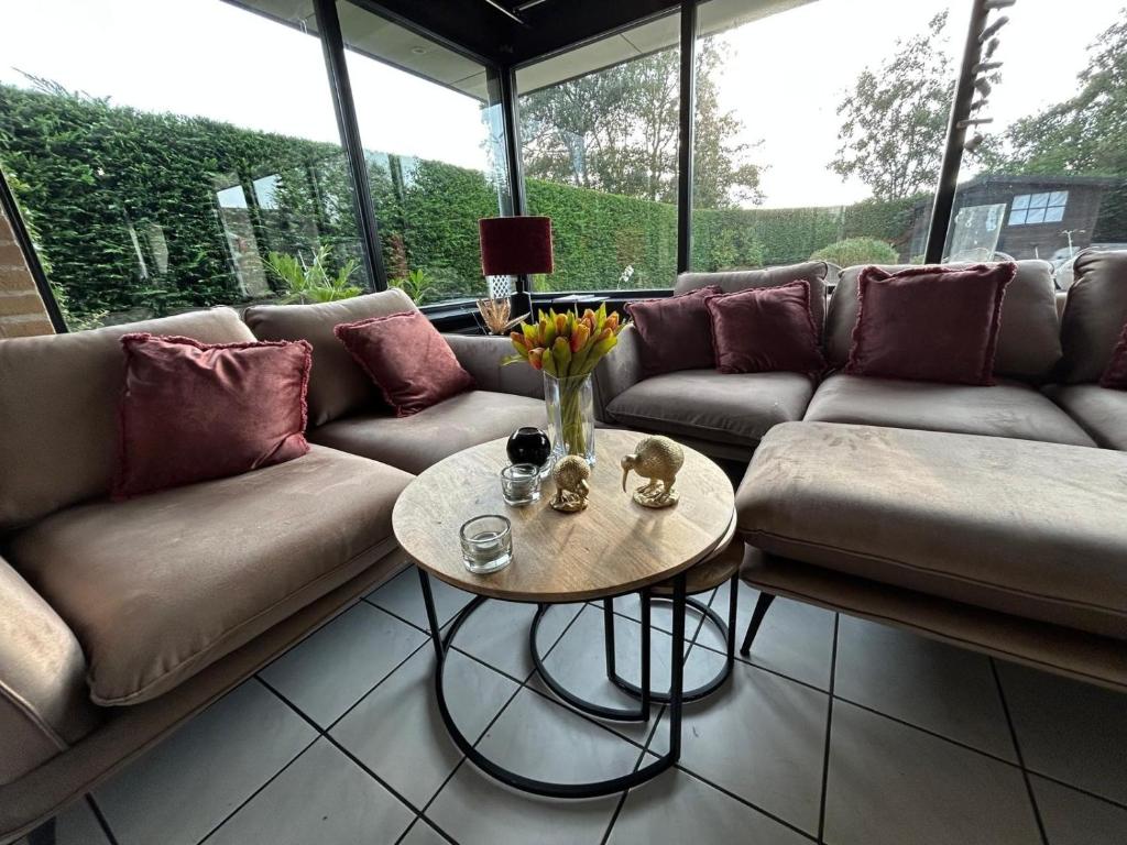 Moderner gepflegter, ruhiger Bungalow, Nr 142 Strandnah mit großen, uneinsehbaren Garten, Terrassenüberdachung, Sint Maartenszee