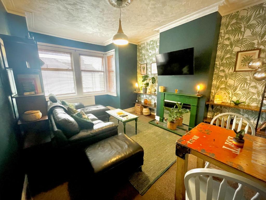 Stylish and artistic flat in Southend on Sea - 2 Double Bedrooms, Free on-street parking, Southend-on-Sea