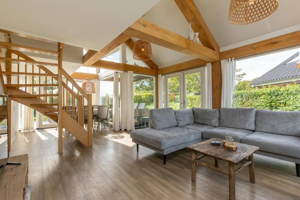 Welcome in - Zonnedorp Kavel 10 Renesse | Villa nabij het Strand & met Ruime Tuin, Renesse