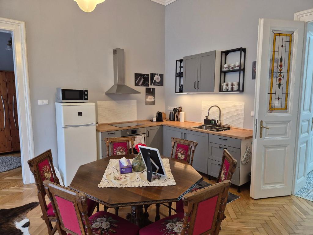 Imola house in the city center, Budapest