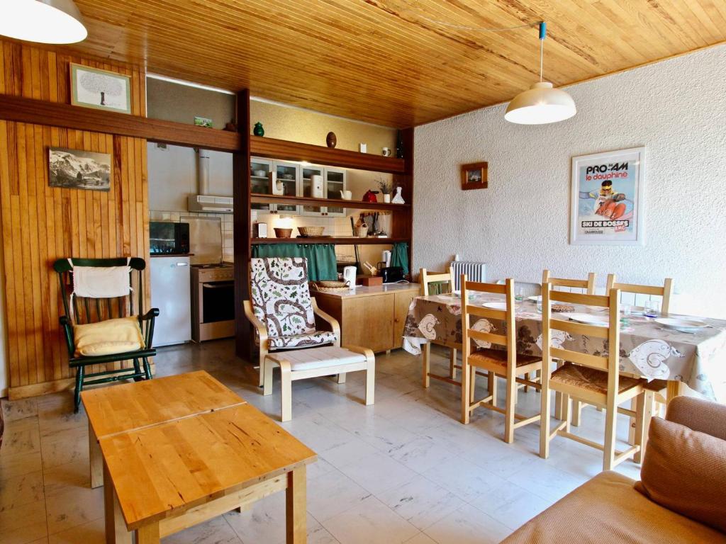 Grand appartement 2 pièces, balcon sud, animaux admis - FR-1-340-133 - 2