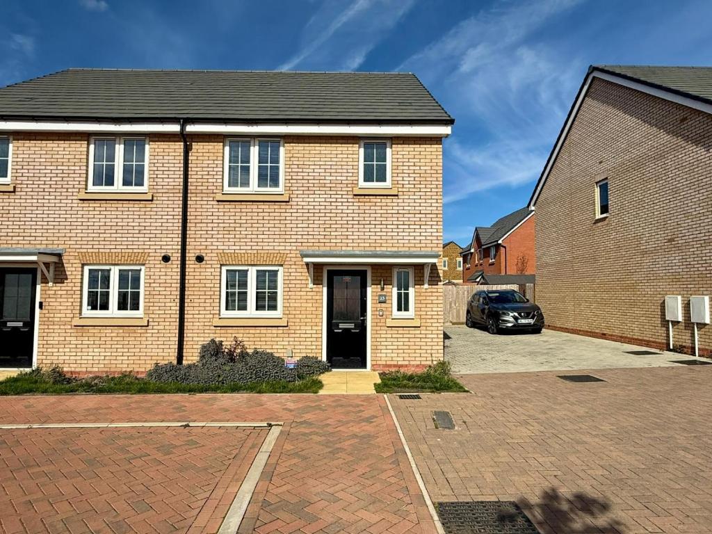 New Build - Free Parking - Wifi - Contractors, Wellingborough