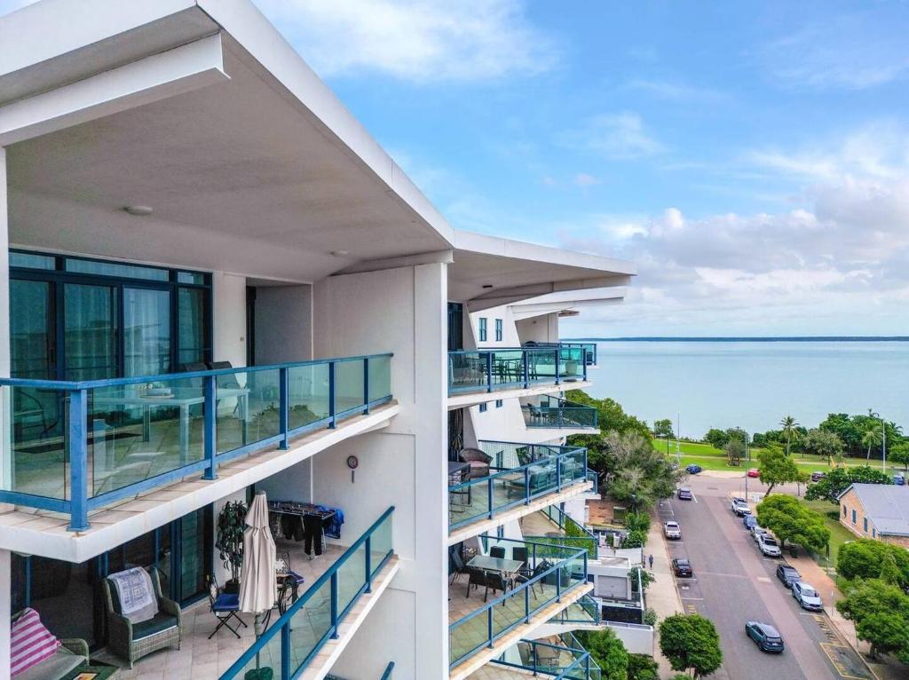 Harbour Breeze Escape Top Floor Apt With Pool, Darwin