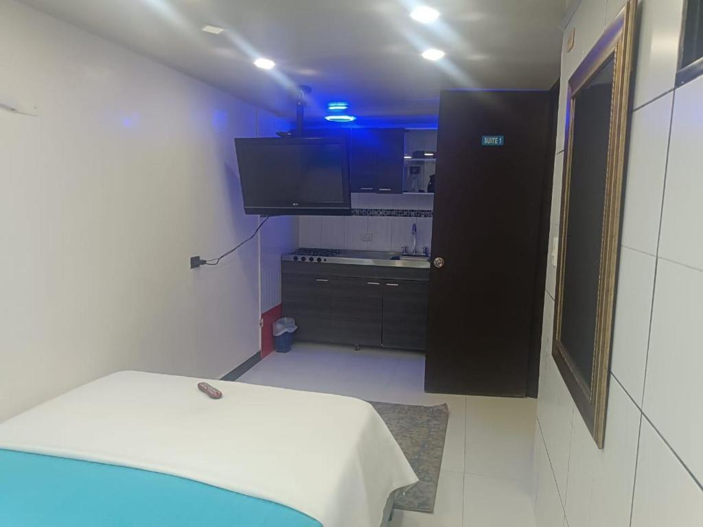 Nabusimake suites lady - 1