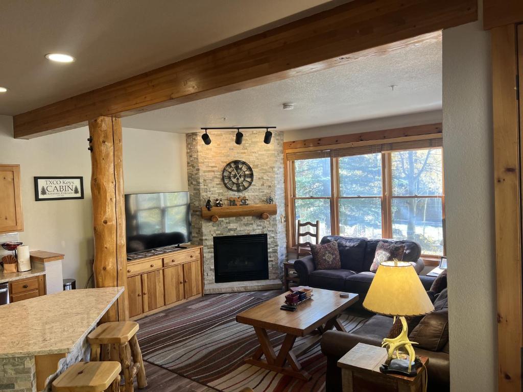 8750 Trappers Crossing condo, Keystone