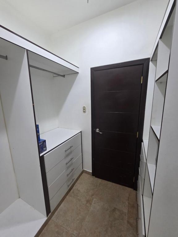 Via Samborondón Ciudad Celeste, Tipo Mansión, 5 camas, 4 hab, piscina gym - 4