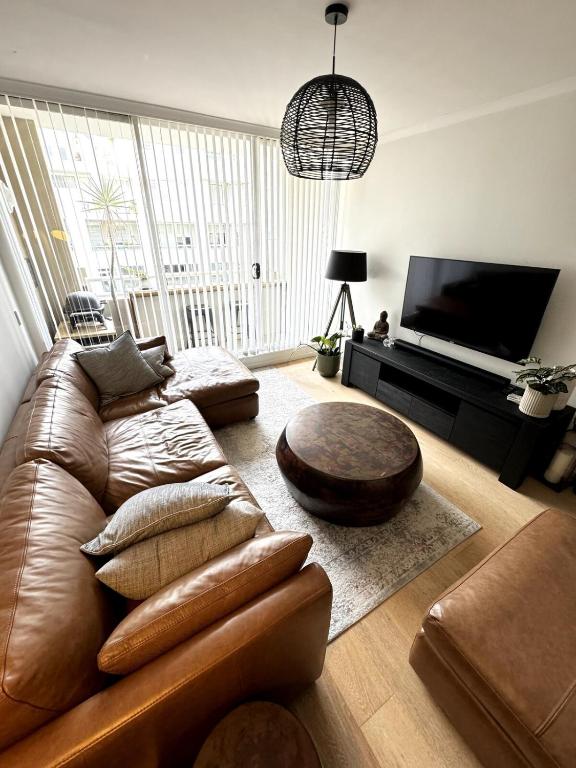 Manly Oasis With Pool, Gym & Sauna 100m to Beach, Sydney