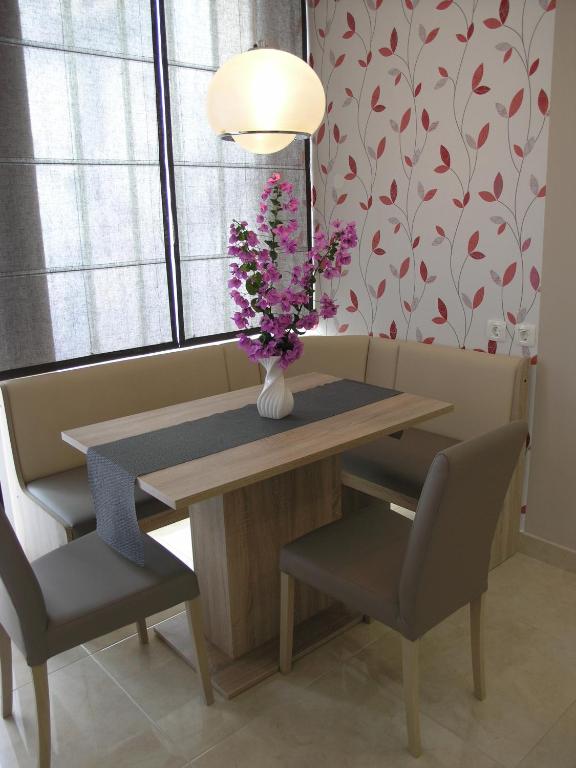 Apartments Dobrila — Hotel in Podgora