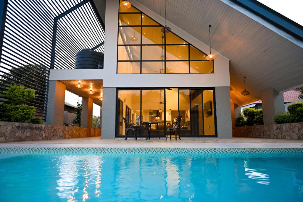 Modern spacious 4-bedroom home, Victoria Falls