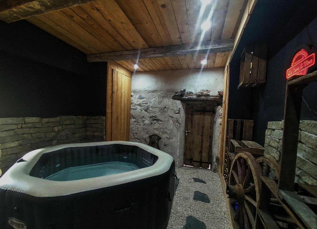 LA GRANGE SAVOYARDE-Spa-Piscine-Proche lac-Charme-Détente- 3 Etoiles - 2