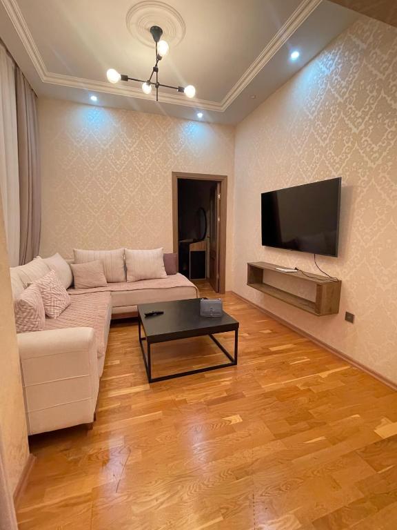 2-Room Apartment with Kitchen near Baku Boulevard & Flag Square, Baku