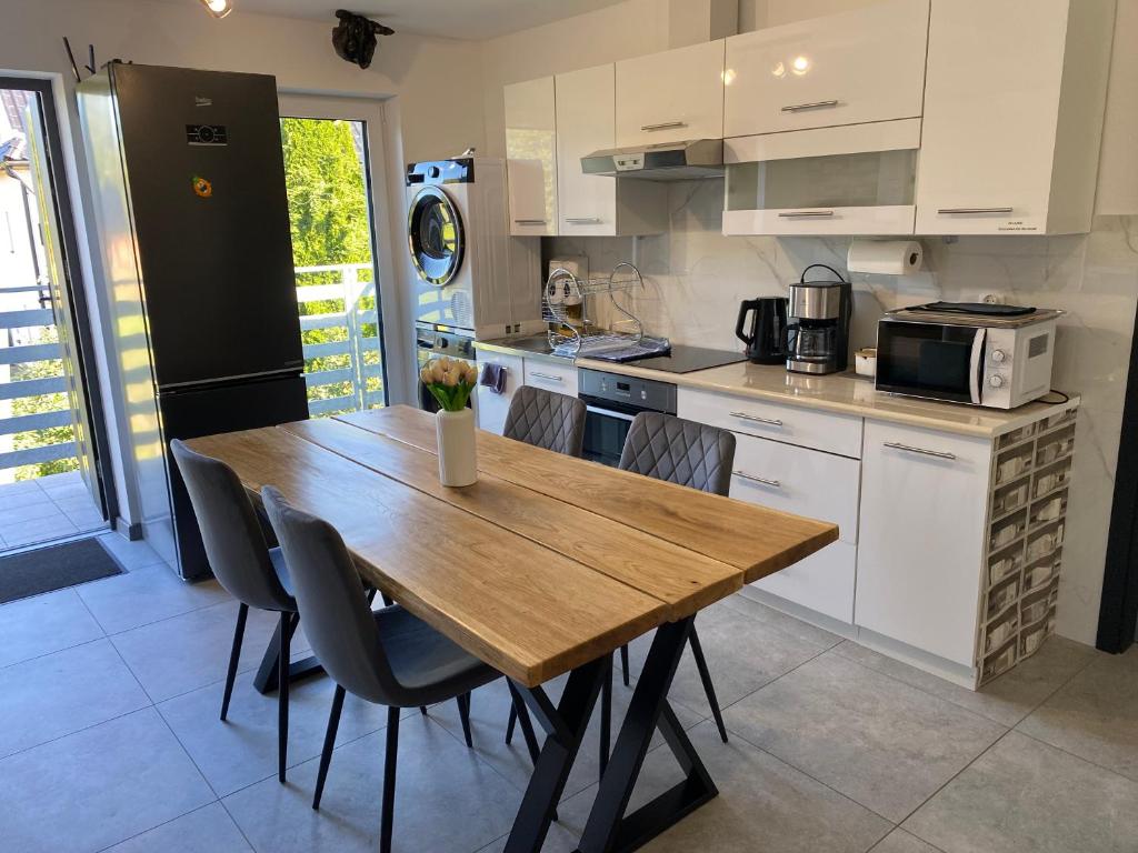 The Country Stop Apartment, Łęki