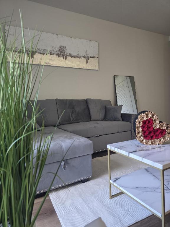 Cozy 1B Marina del Rey Ocean Walk, Pool, Hot Tub, Gym, BBQ, Lagoon, Sunset Views, Los Angeles