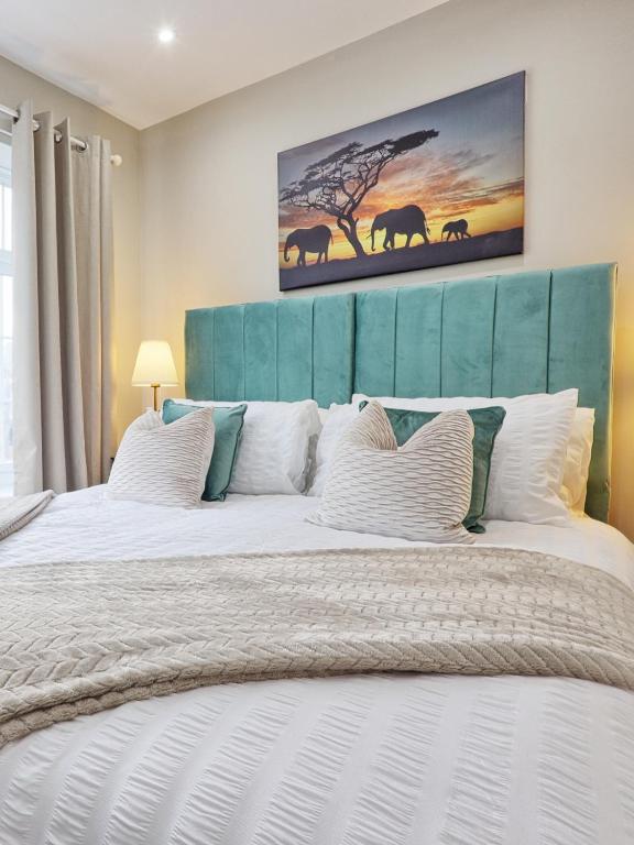 Large House Erith DA8 - 6 Bedrooms - Sleeps 10 People - Contractors - Families - Groups - Discounts Available for Long Term Bookings!, Erith