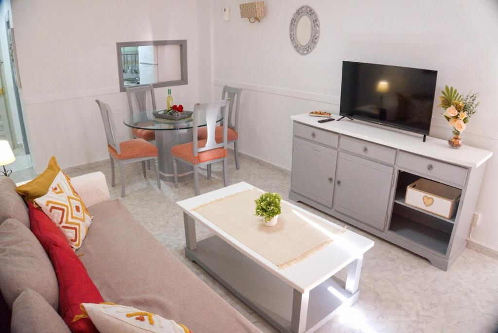 Benal Beach sunny apt with sea views - 5