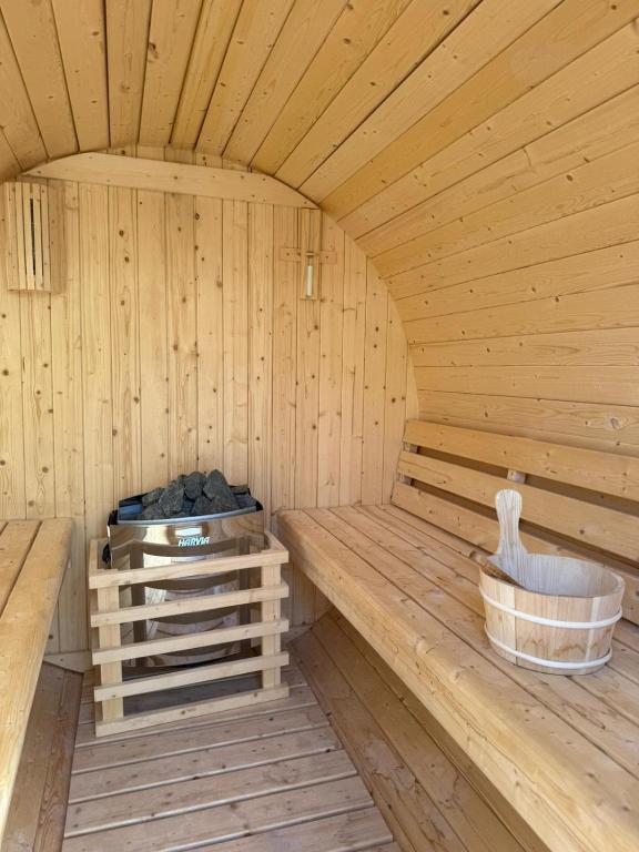 Luxury Villa Sleeps 15, Heated Pool, Jacuzzi, Sauna, & Gym - 4