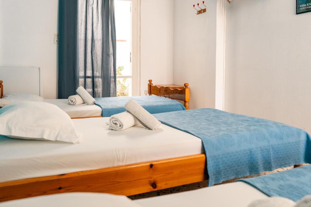 Dilino — Hotel rooms in Kamari, South Aegean