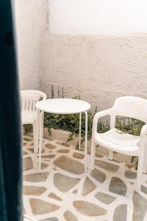 Dilino — Hotel building in Kamari, South Aegean
