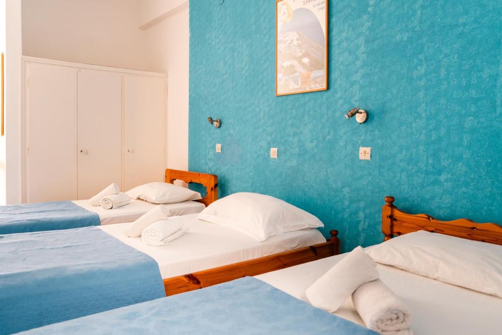 Dilino — Hotel rooms in Kamari, South Aegean