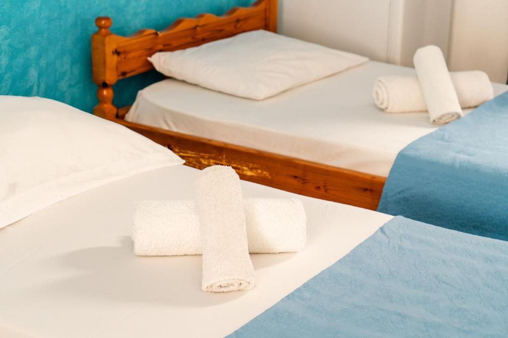 Dilino — Hotel rooms in Kamari, South Aegean
