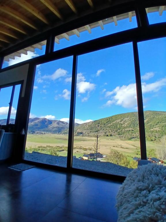 Exclusiva Casa de Categoría a Estrenar con Piscina Climatizada en San Martin de los Andes - 5