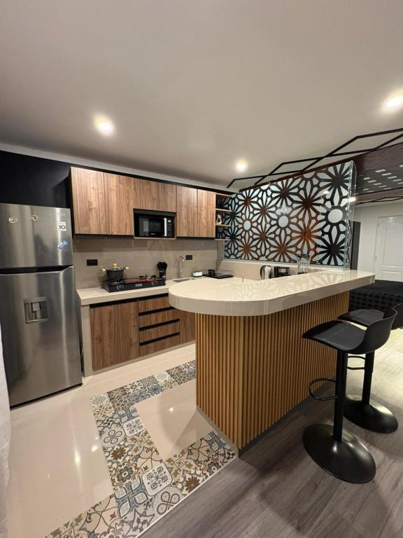 Suite Moderna y atrevida, Encadenados - 5