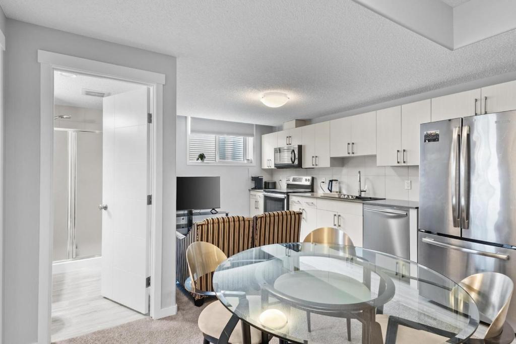 Spacious 2BR Suite - SW Edmonton, Edmonton