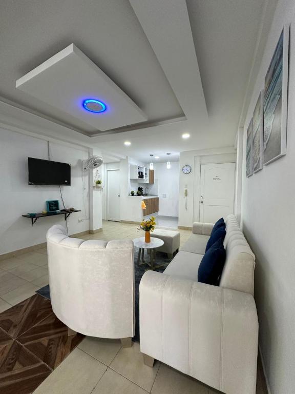Apartamento Amplio, Central, a pocos metros de la playa, Barrio El laguito - 3
