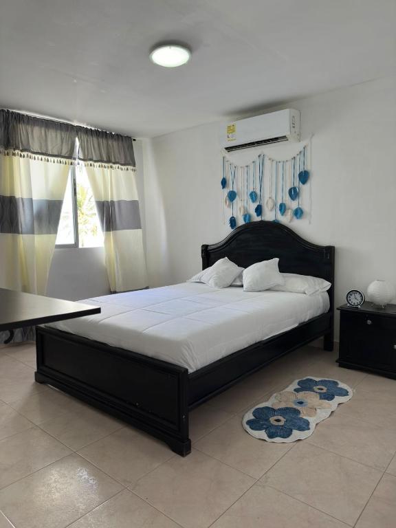 Apartamento Amplio, Central, a pocos metros de la playa, Barrio El laguito - 4