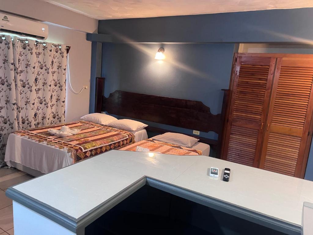 Radiant Rock Guest House, Crown Point