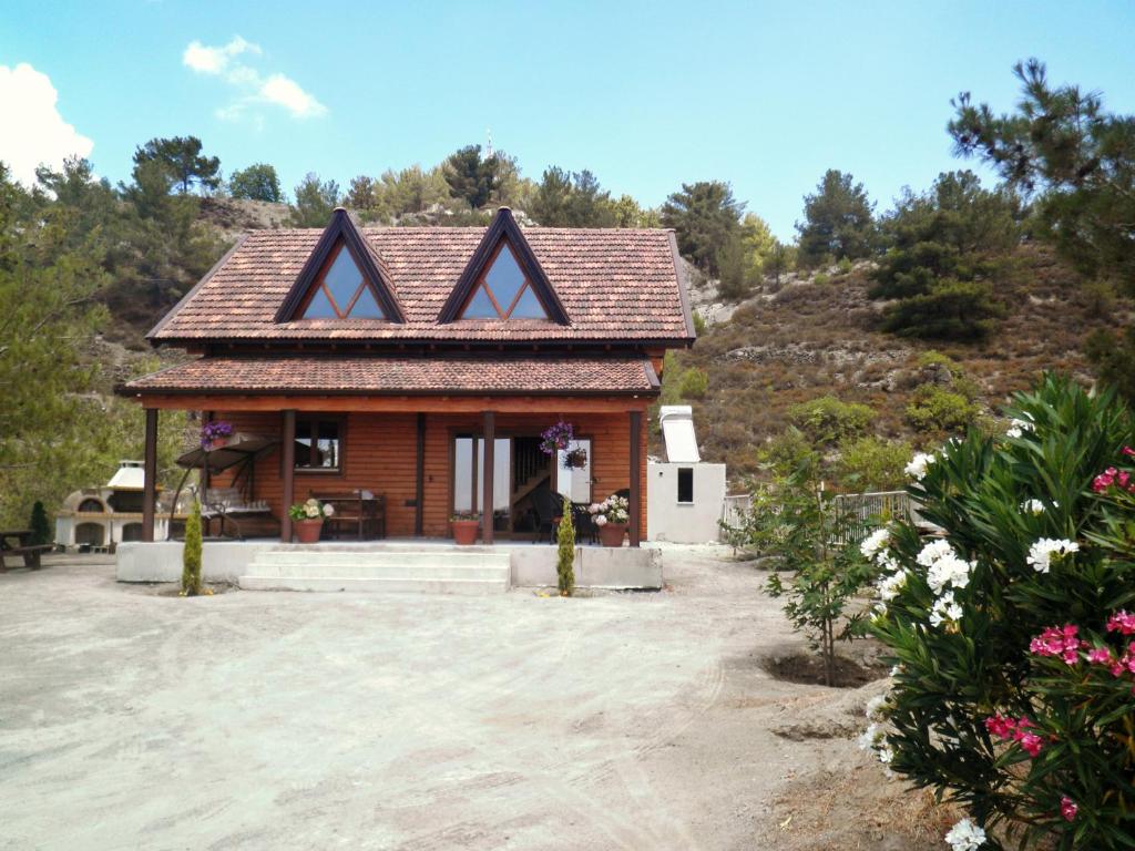 Agros Timber Log House, Agros