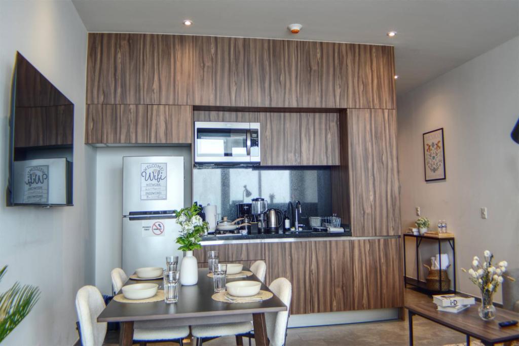 Luxurious Master Suite with Awesome View, Jacuzzi, GYM & Balcony - 3