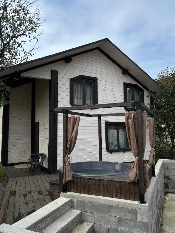 Гія в Баню, Mižhirja