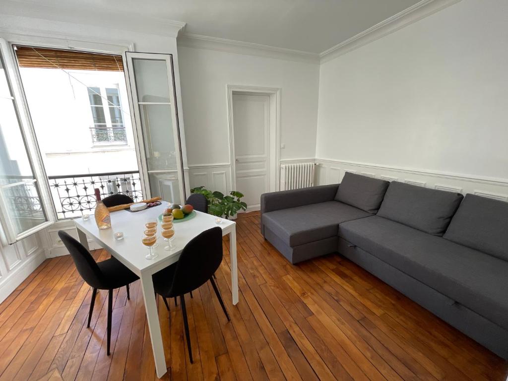 Elegant Parisian Apartment, Marais-Bastille - 2