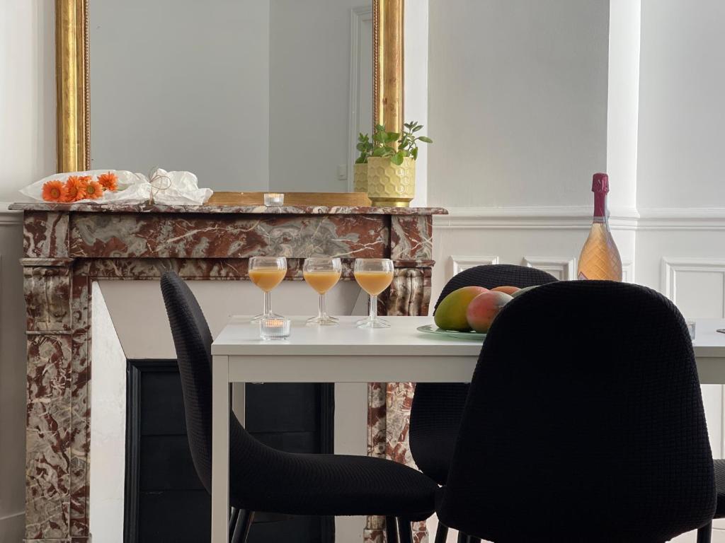 Elegant Parisian Apartment, Marais-Bastille - 3