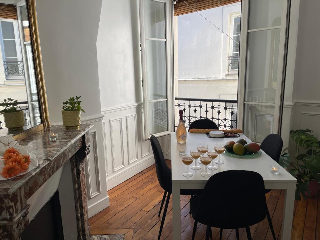 Elegant Parisian Apartment, Marais-Bastille - 5