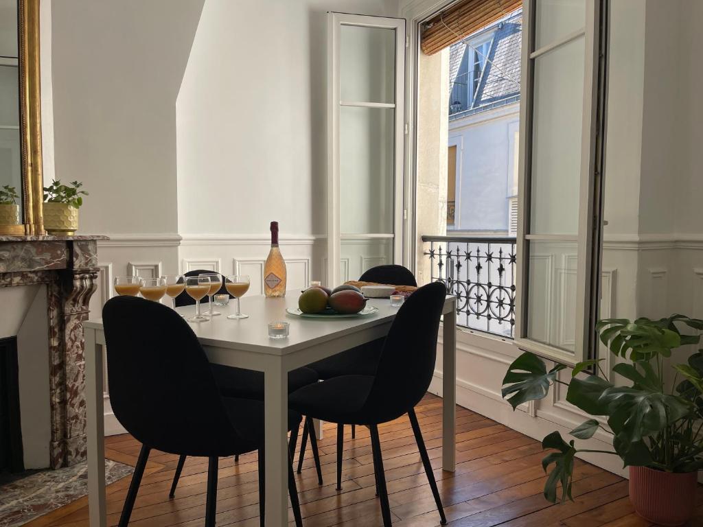 Elegant Parisian Apartment, Marais-Bastille - 4