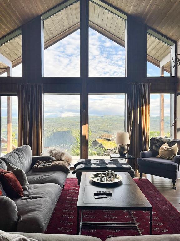 Stylish Cabin With Lovely View At Stavadalen, Reinli