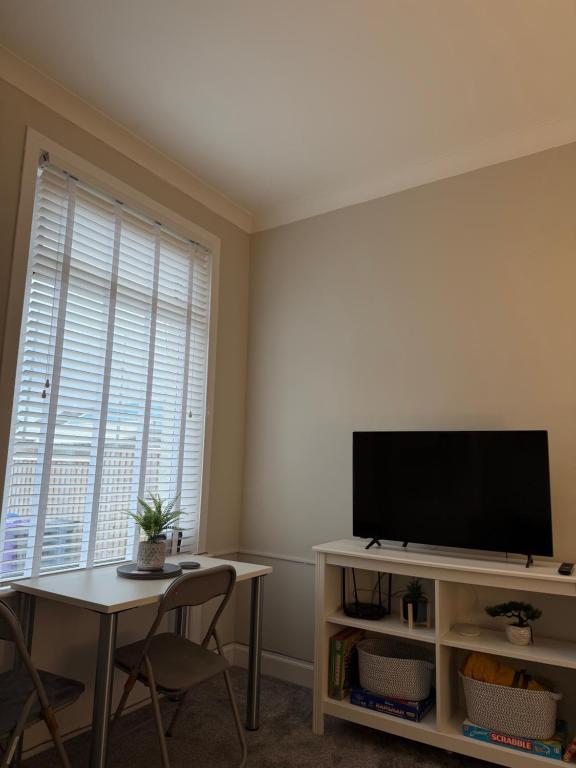 Woodside Bungalow, Stevenston photo 7