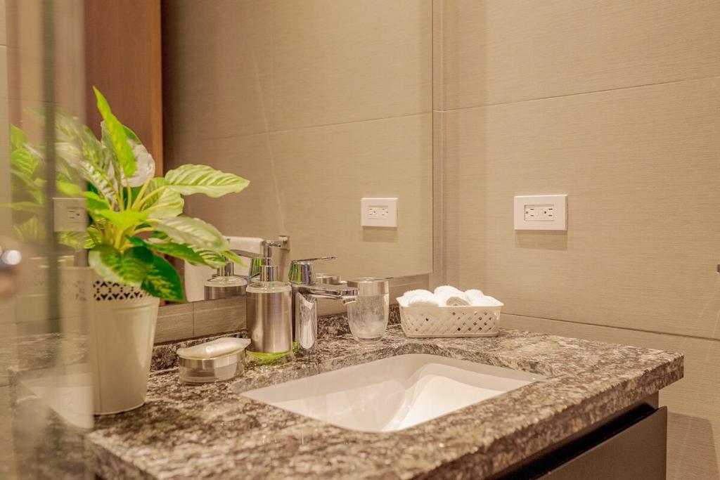 Luxurious apartment in condominium H2 with a view of the sea apto 2706 - 2