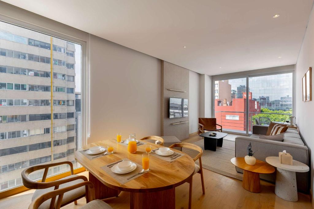 507 Capitalia Modern 1BR with Rooftop Jacuzzi and Gym - 4