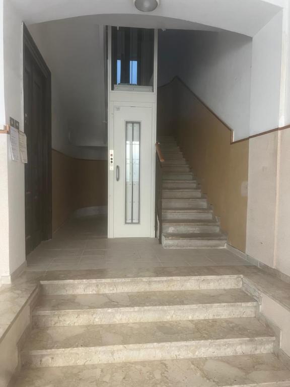 Alla Scalinata del Teatro Rossetti in viale XX Settembre parcheggio - 3