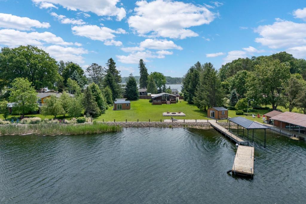 Captain JaC's Hideaway, Mallorytown