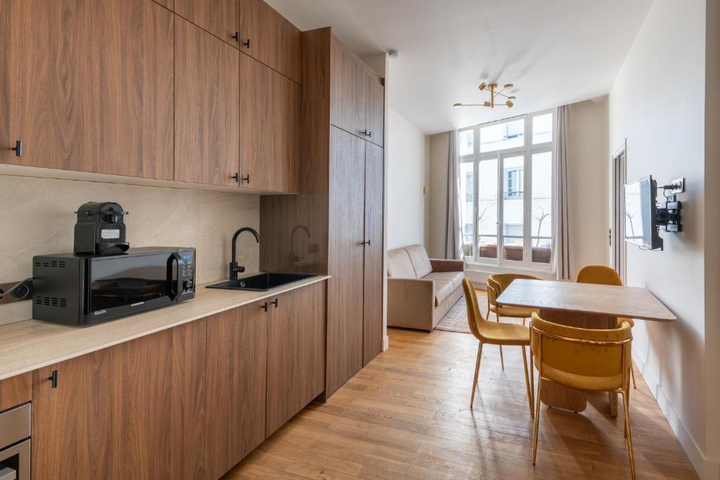 Elegant 1BDR Paris Getaway for 4 near Bastille - 2