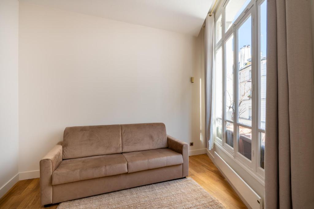 Elegant 1BDR Paris Getaway for 4 near Bastille - 5