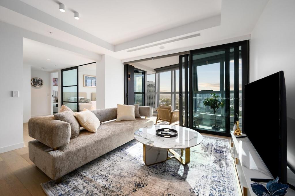 Amazing View w Pool Spa & Parking In Jewel Residences, Gold Coast