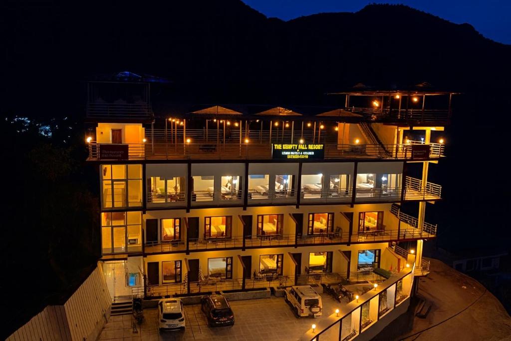 The kempty Fall Resort, Mussoorie - Lavish & Luxury Stay, Mussoorie