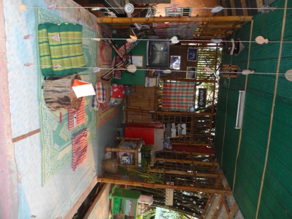 Shared lounge/TV area