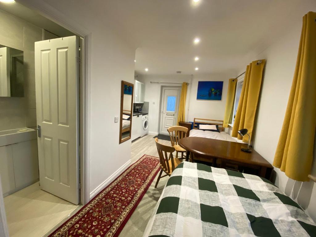 The as private as you prefer Annexe Twin beds only, Taverham